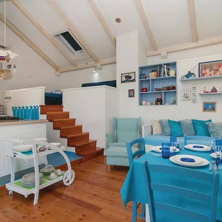 Gorgeous In With Kitchen 波斯蒂勒